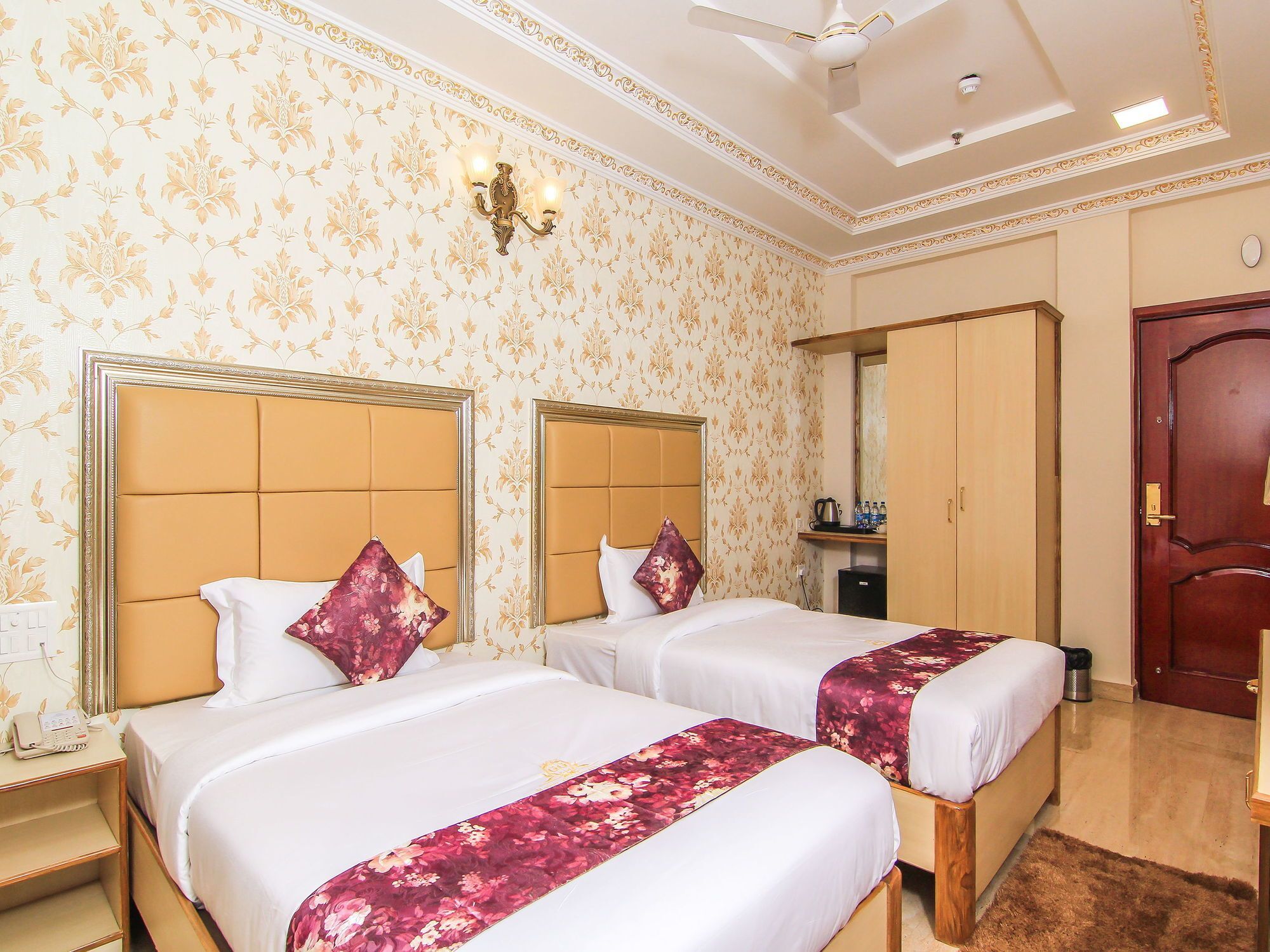 Hotel Oyo 11956 Galaxy Grand Lucknow Exterior foto