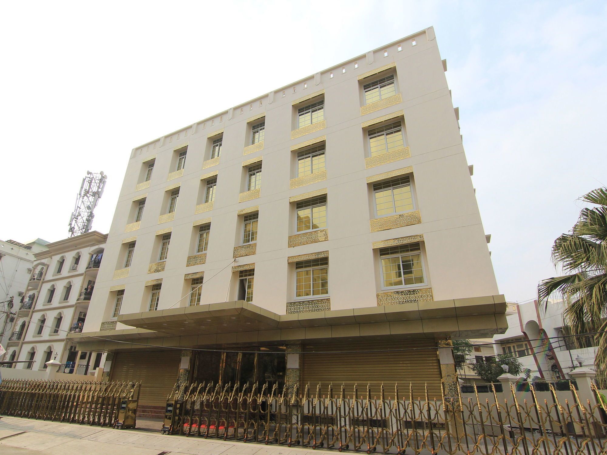 Hotel Oyo 11956 Galaxy Grand Lucknow Exterior foto