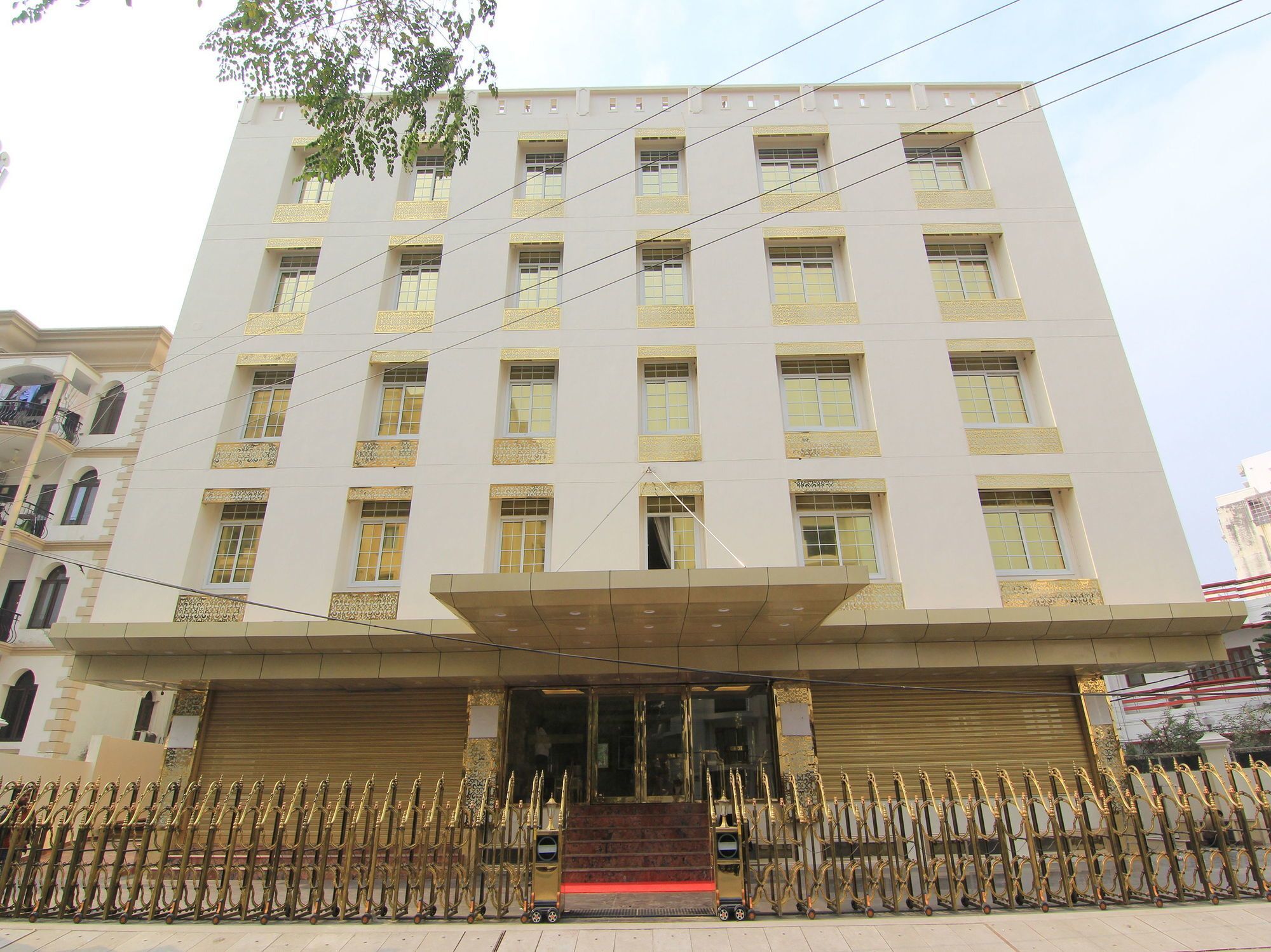 Hotel Oyo 11956 Galaxy Grand Lucknow Exterior foto